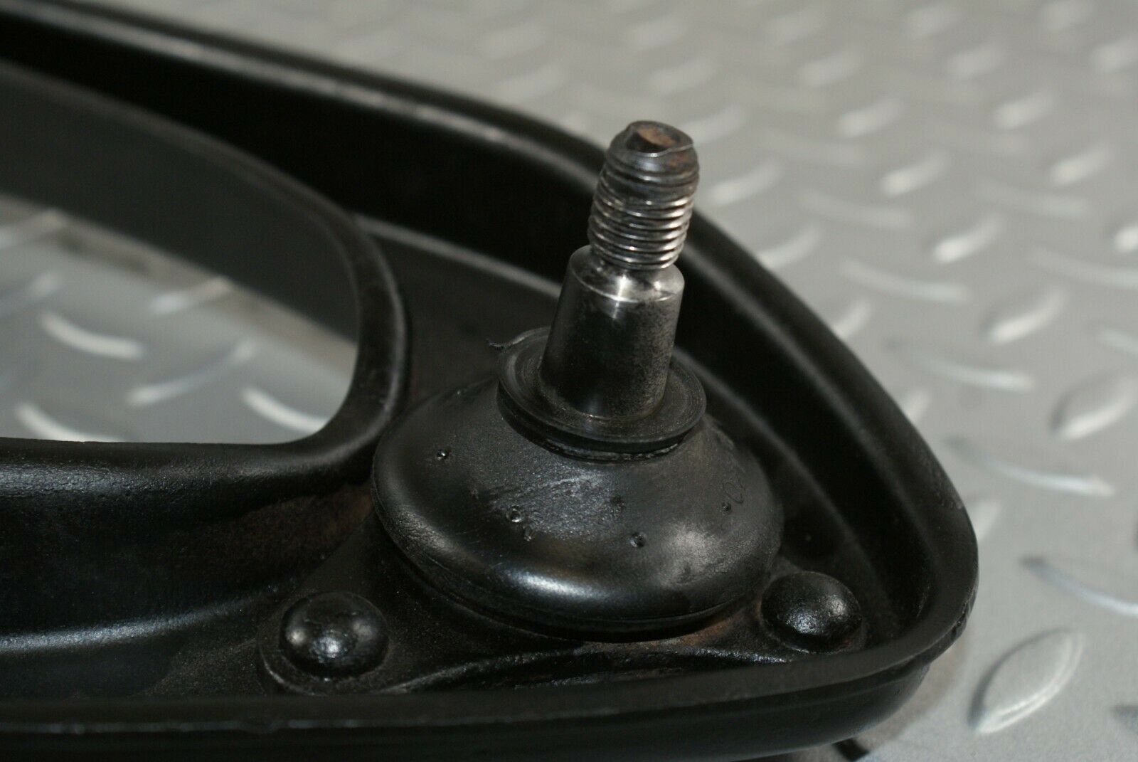 3213 Mercedes-Benz W115 220D Front Right Upper Control Arm