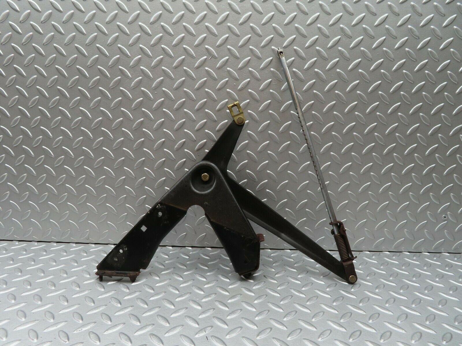 4871 Mercedes-Benz W114 280CE Coupe Handbrake Regulator