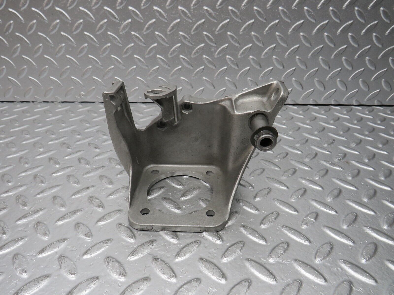 31465 Mercedes-Benz S124 220TE Wagon Brake Pedal Bracket 1292900119