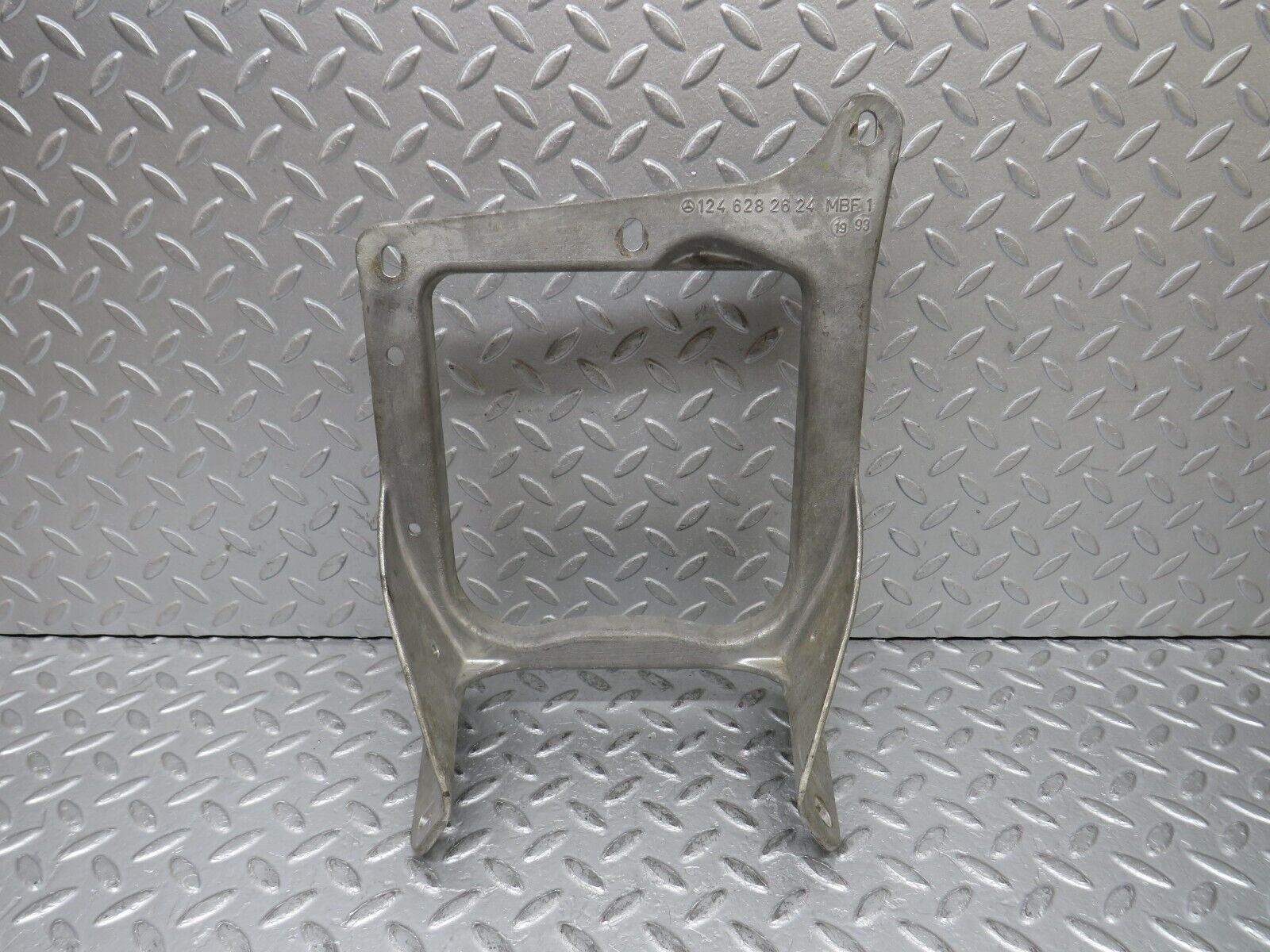 37964 Mercedes-Benz A124 320E Cabriolet Centre Control Support Bracket 1246282624