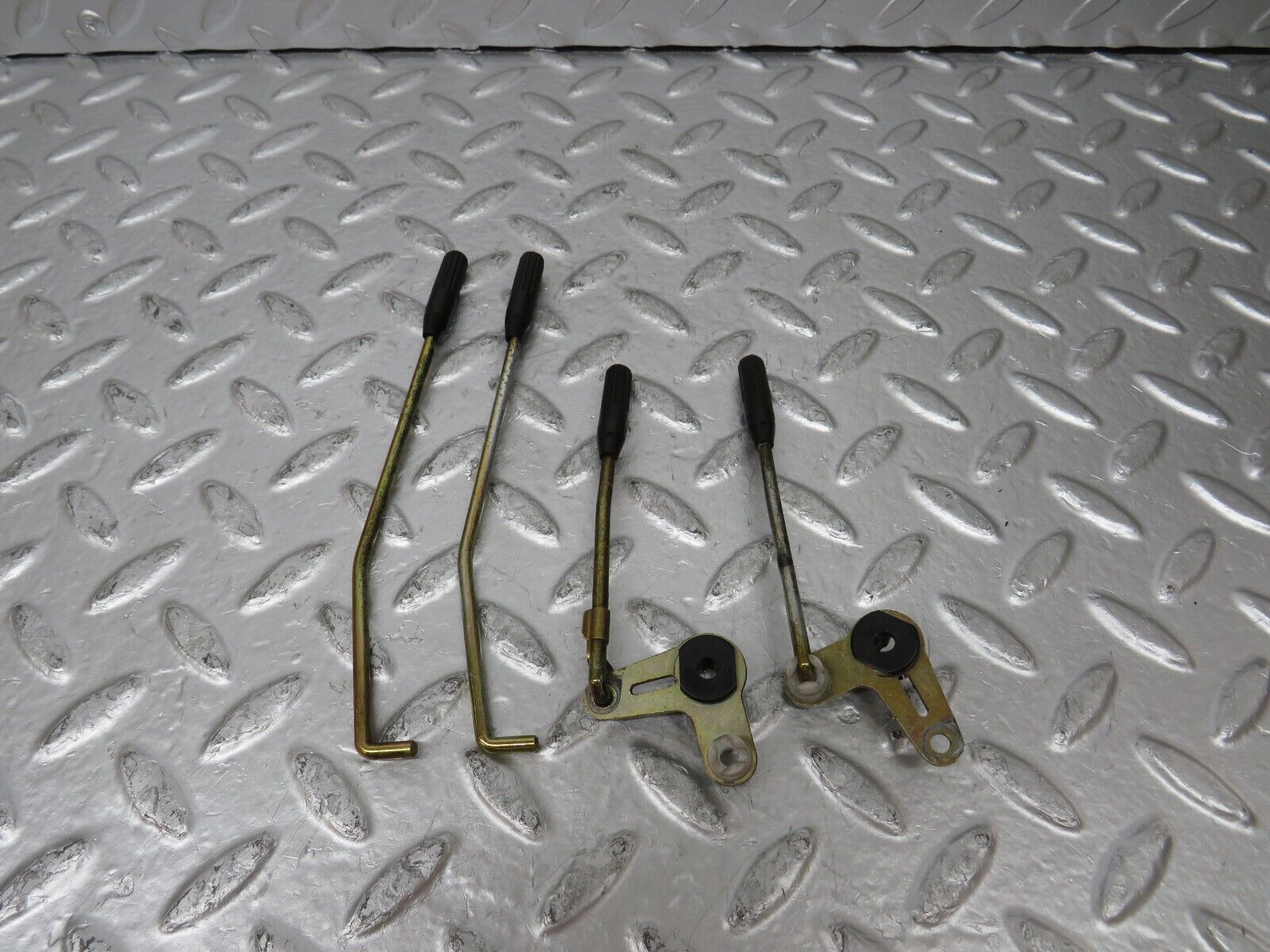 25877 Mercedes-Benz W124 280E Door Lock Knob Set