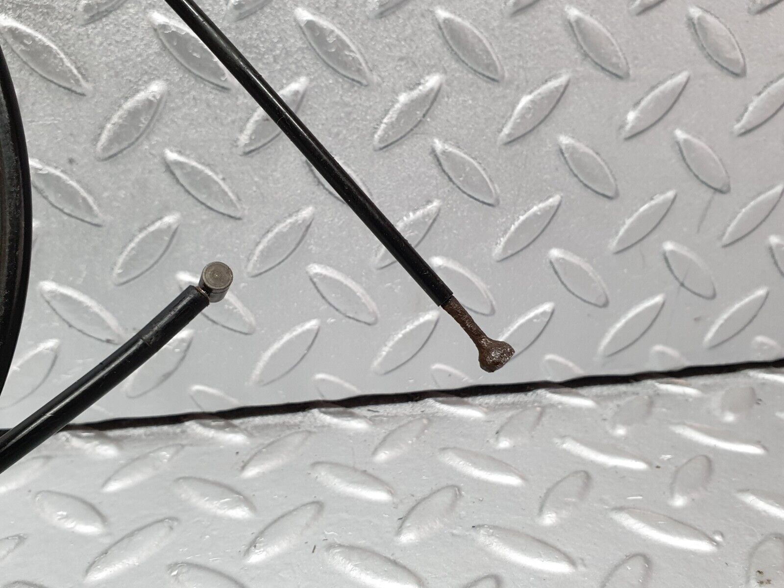 41257 Mercedes-Benz W126 300SE Bonnet Release Cable