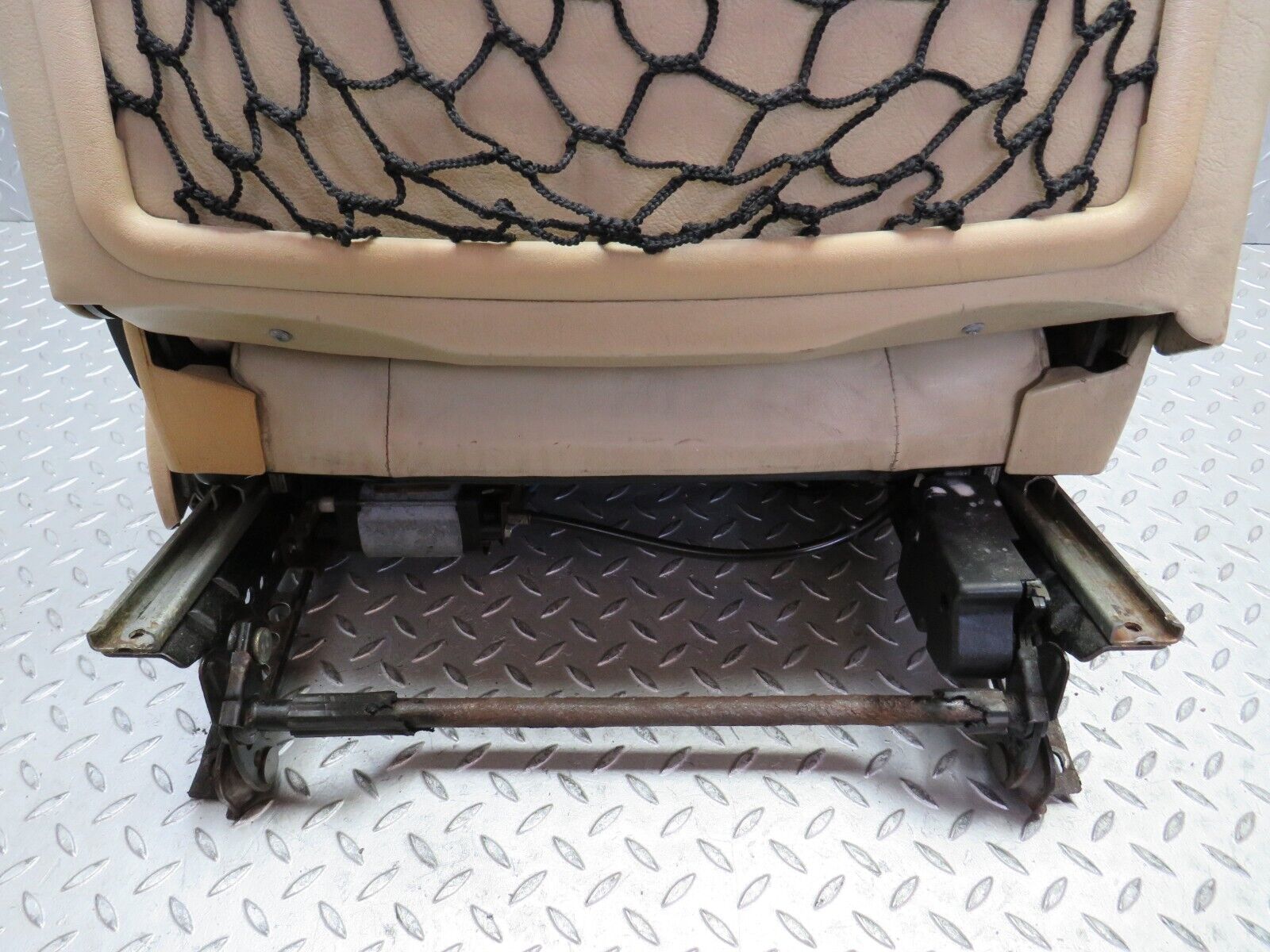 34547 Mercedes-Benz C126 380SEC Front Right Electric Driver Seat Leather Beige