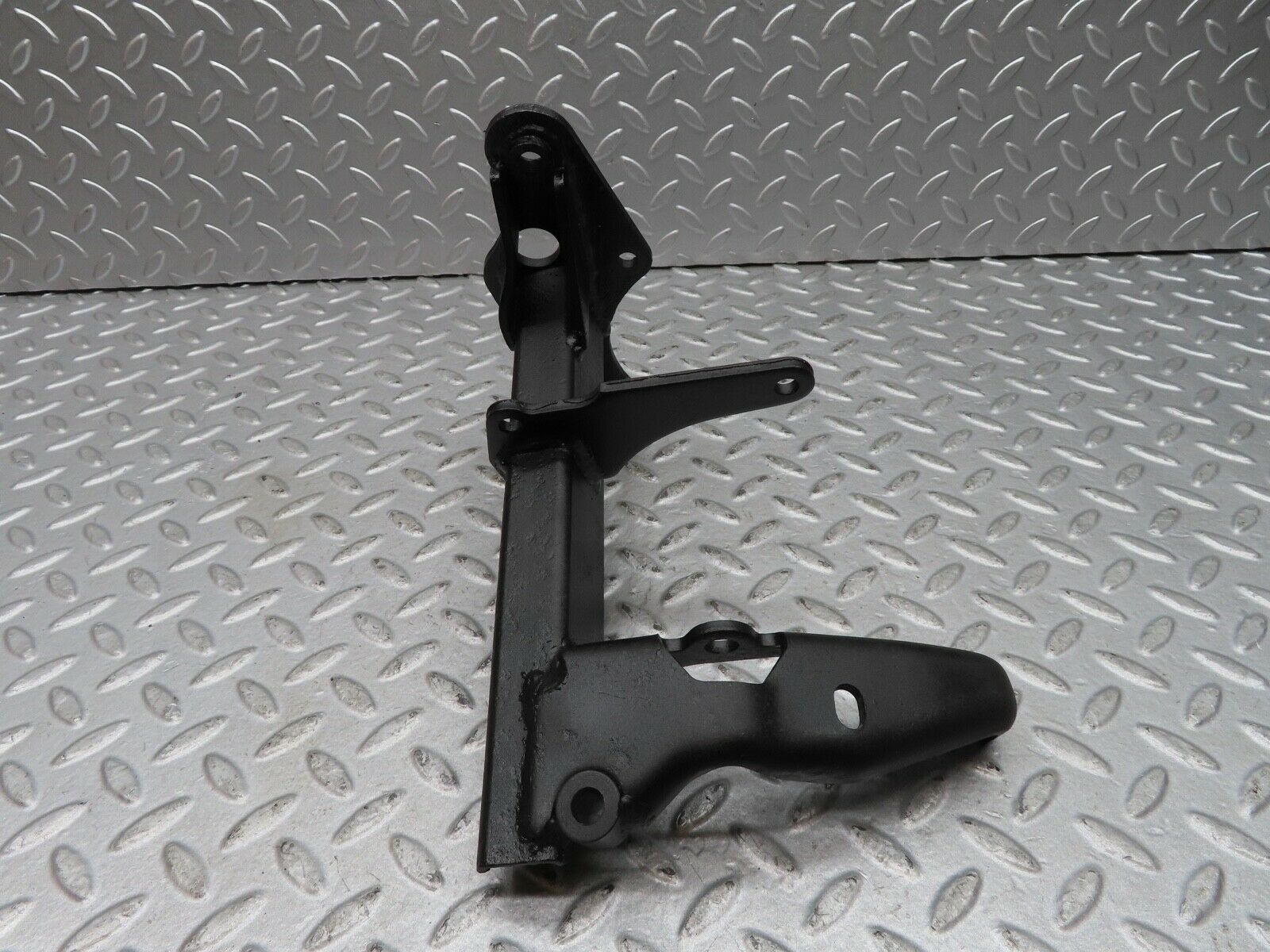 17082 Mercedes-Benz C107 380SLC Air Condition Compressor Bracket