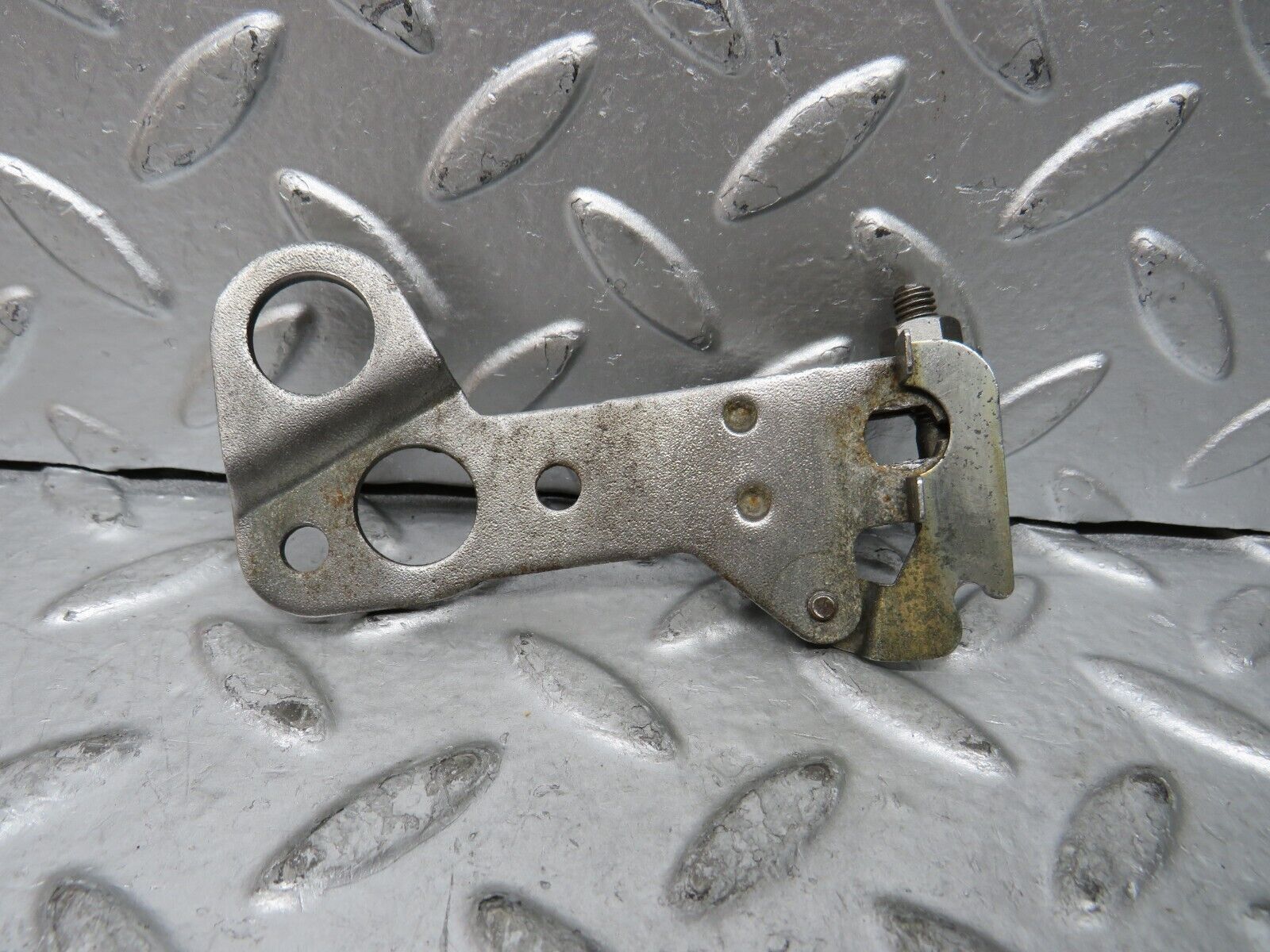 28191 Mercedes-Benz W123 280E Gearbox Linkage Bracket