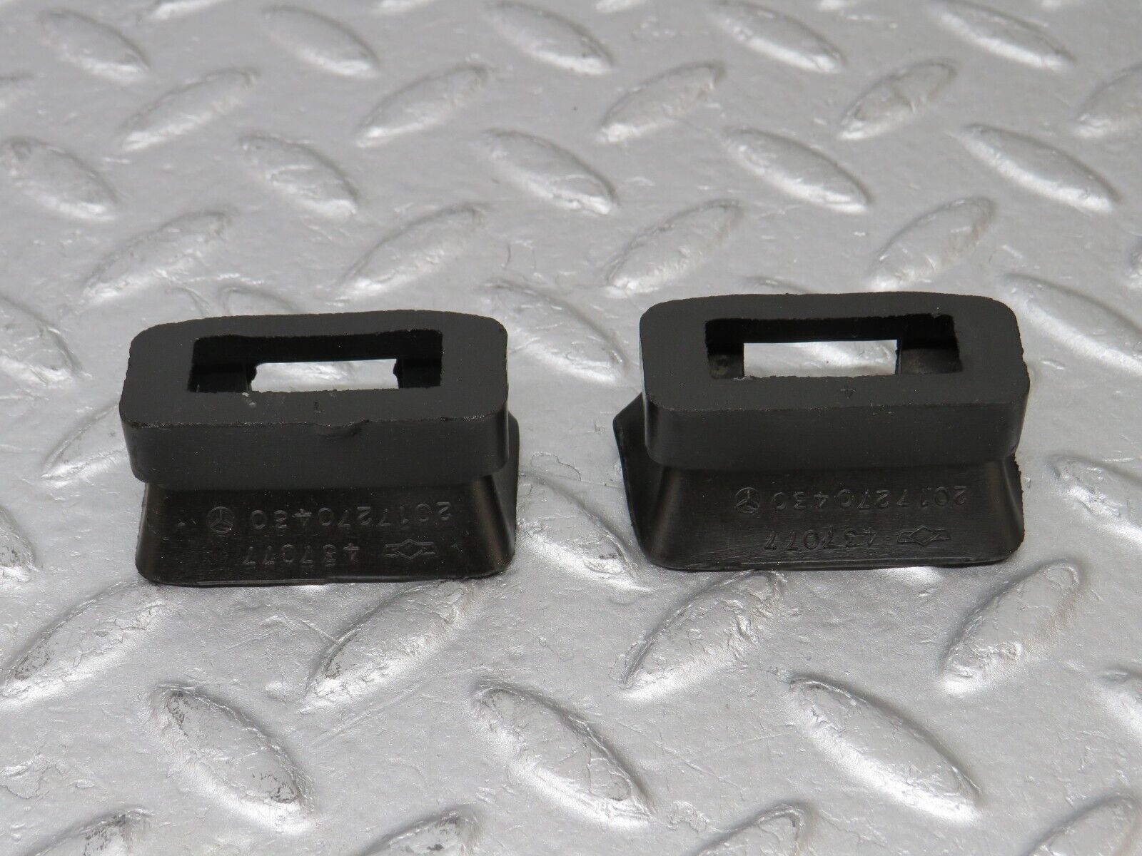 36586 Mercedes-Benz W201 190E 2.0L Door Check Strap Rubber Seal 2x 2017270430