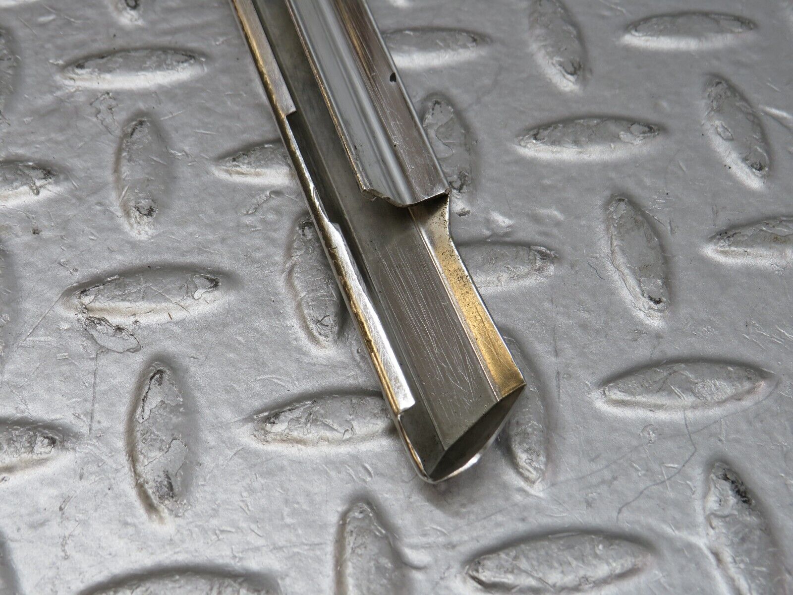 36294 Mercedes-Benz W126 420SE Front Left Door Chrome Moulding Trim