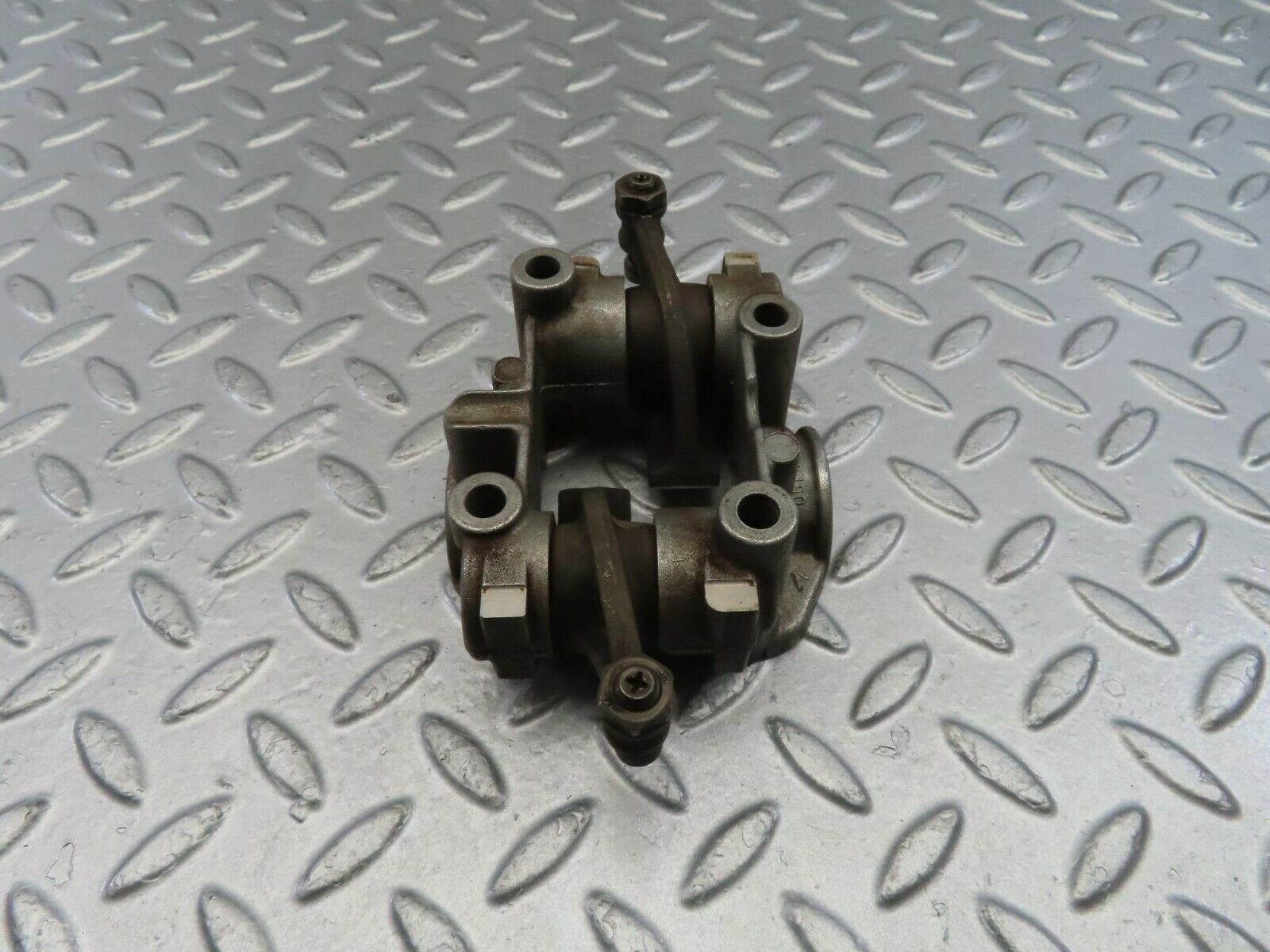 10075 Mercedes-Benz C123 230CE Coupe Rocker Arms Camshaft Bearing Block 1020510010