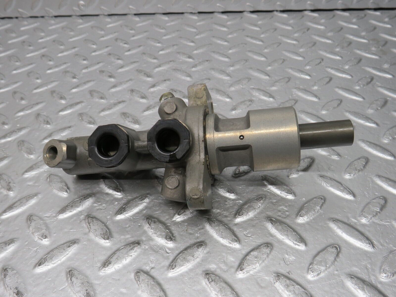 31744 Mercedes-Benz W201 190LE 1.8L Brake Master Cylinder