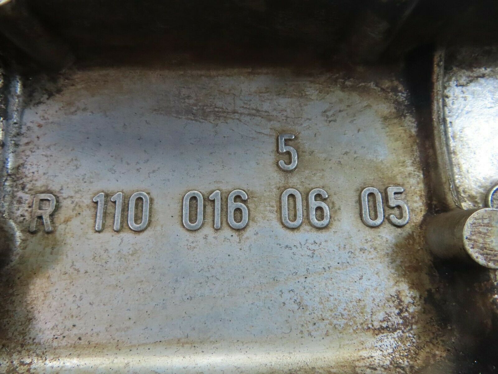 8551 Mercedes-Benz W123 Cylinder Head Valve Cover 1100160605