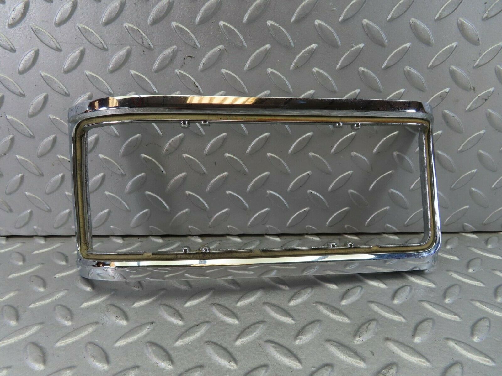 8129 Mercedes-Benz W115 Tail Light Chrome Frame Left
