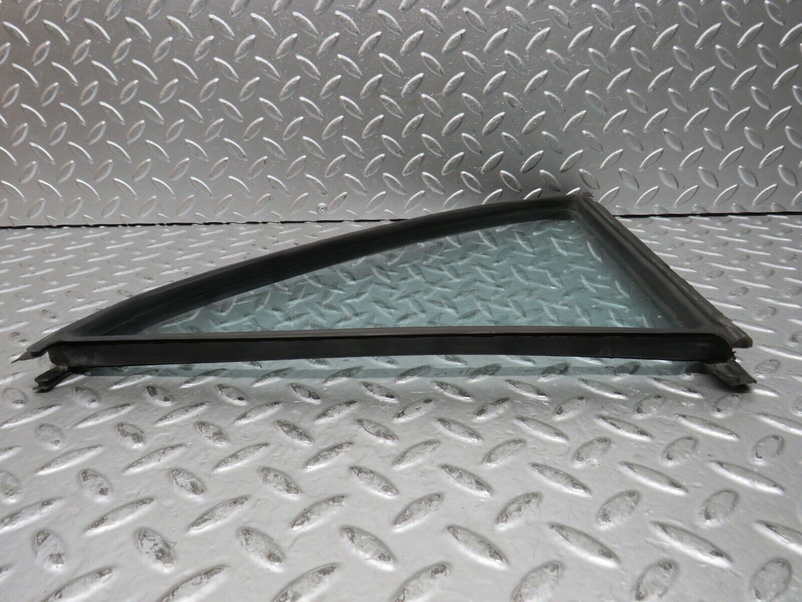 28858 Mercedes-Benz W123 230E Rear Left Quarter Window Glass 1237350124