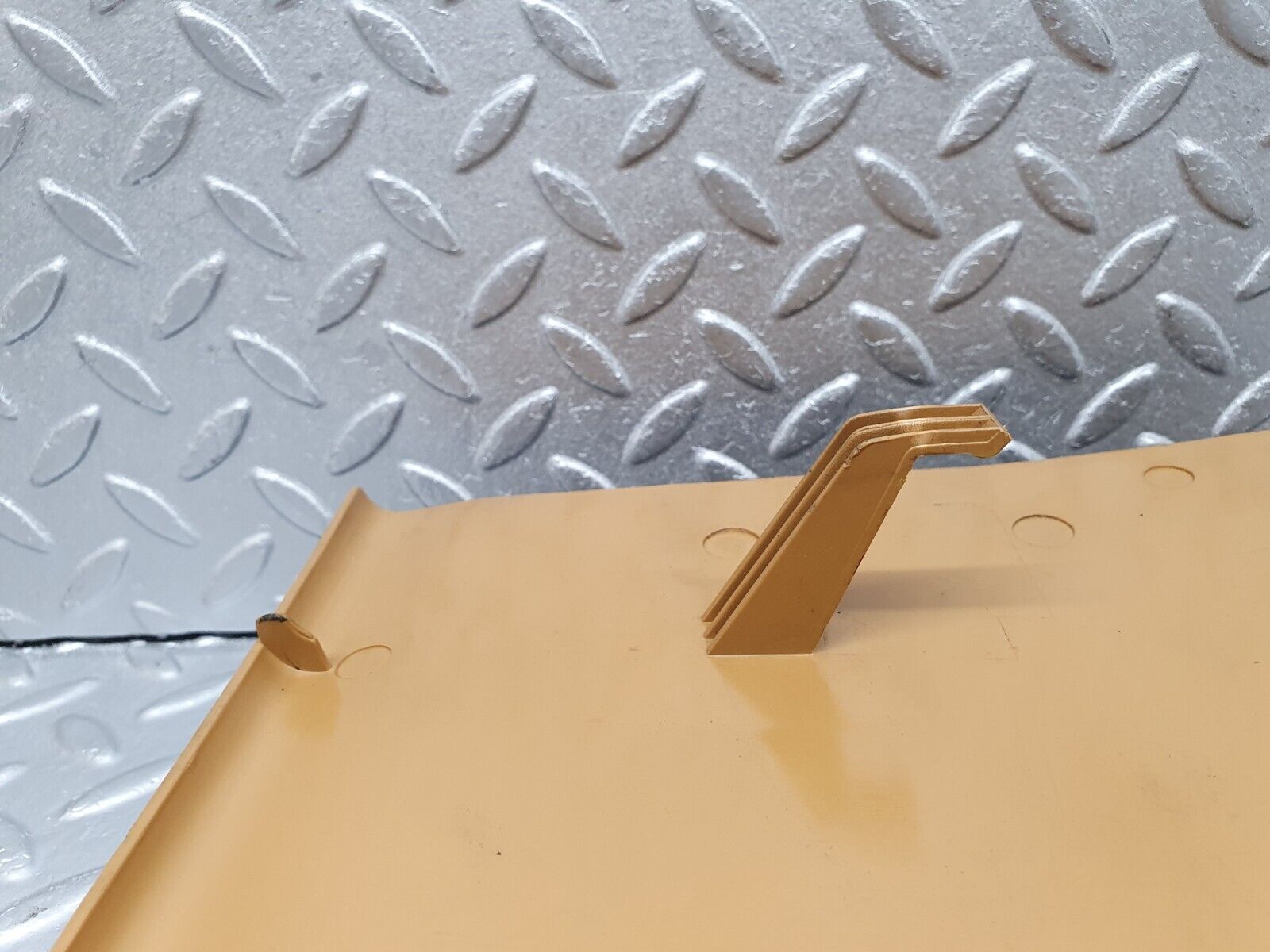 41385 Mercedes-Benz W124 200E Front Right Kick Panel Palomino 1246800306