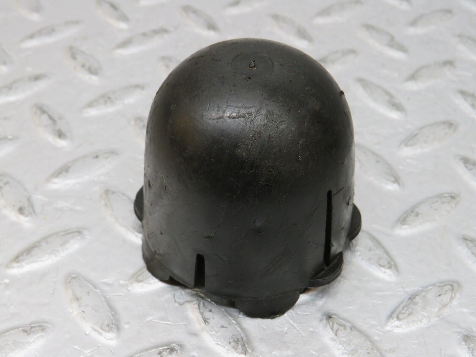 35754 Mercedes-Benz W108 Rear Shock Absorber Top Plastic Cap 2x