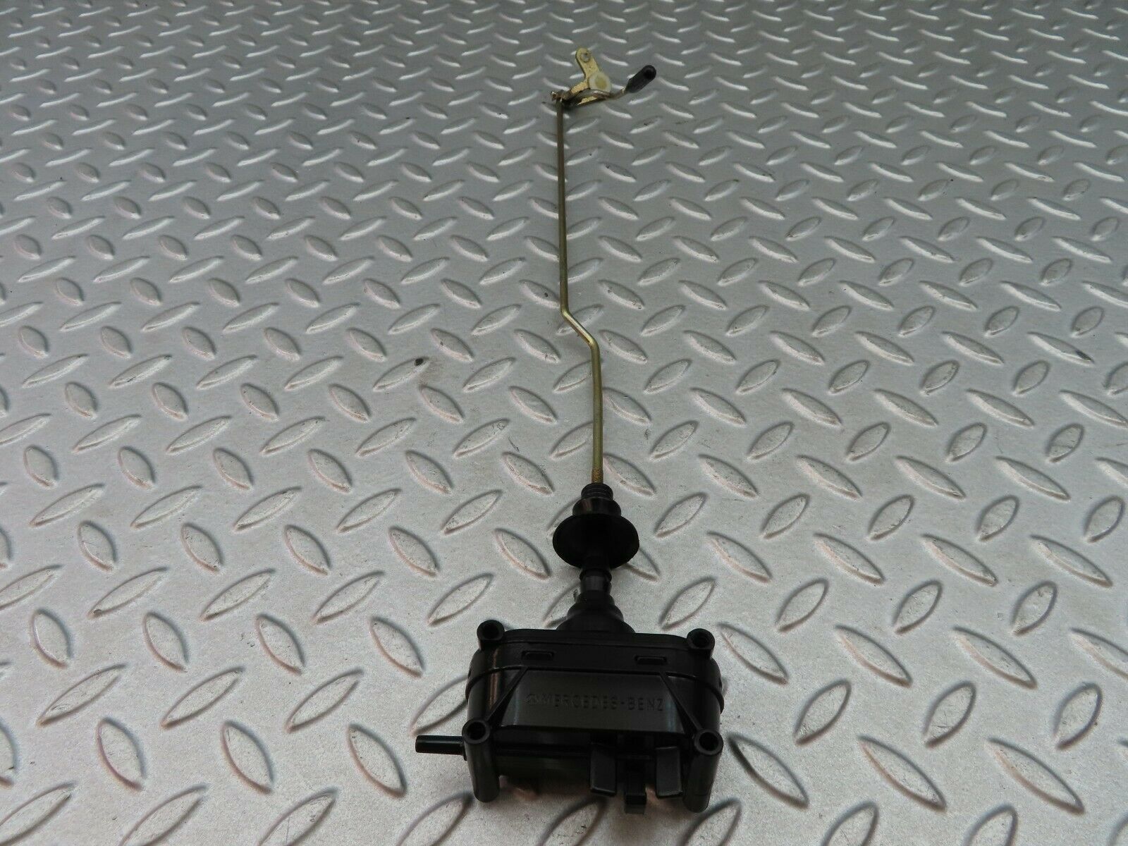 6045 Mercedes-Benz W126 380SE Door Lock Vacuum Actuator & Knob Rear Right