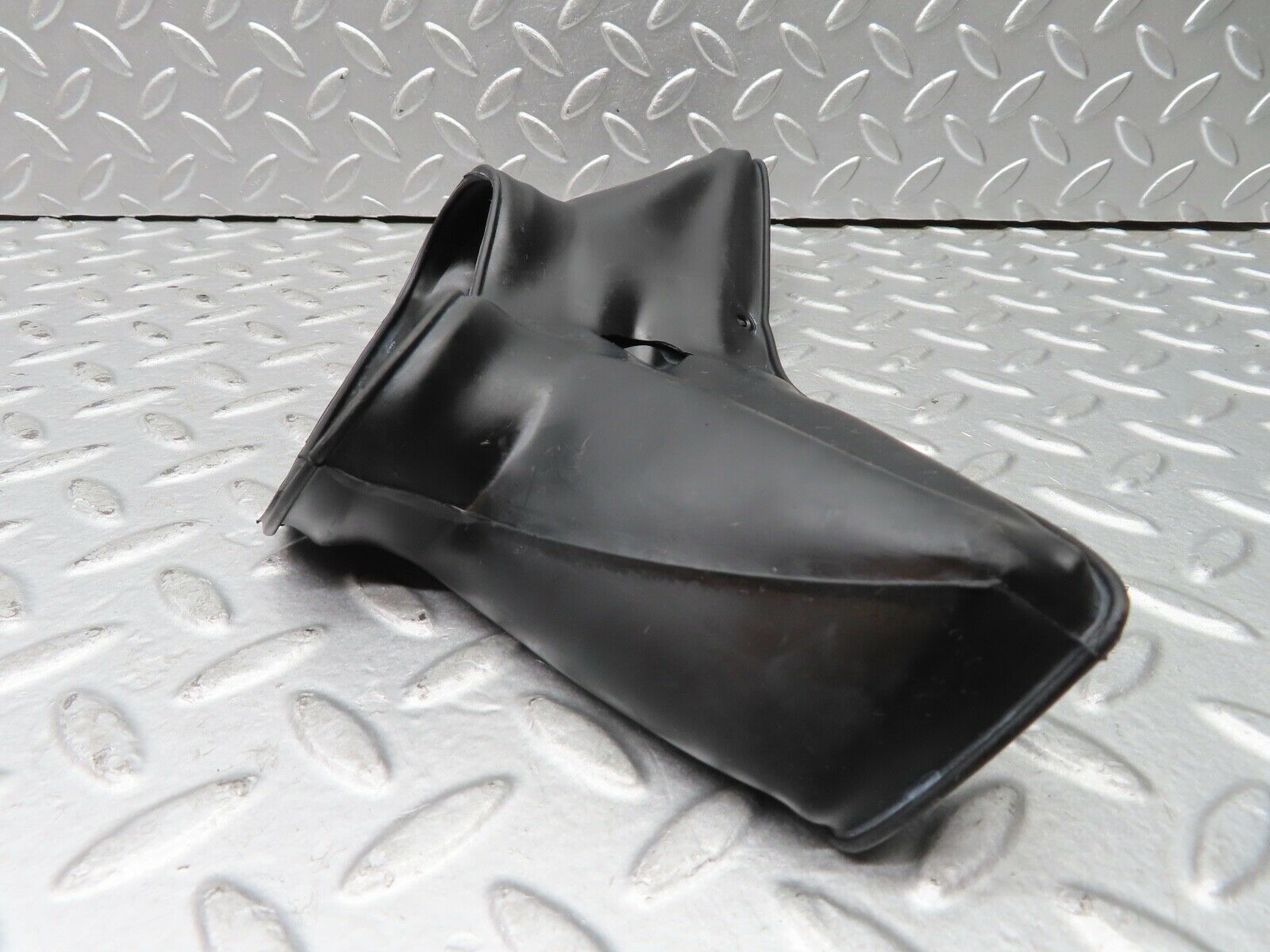 21668 Mercedes-Benz W126 300SE Heating Duct Rubber 1268320088