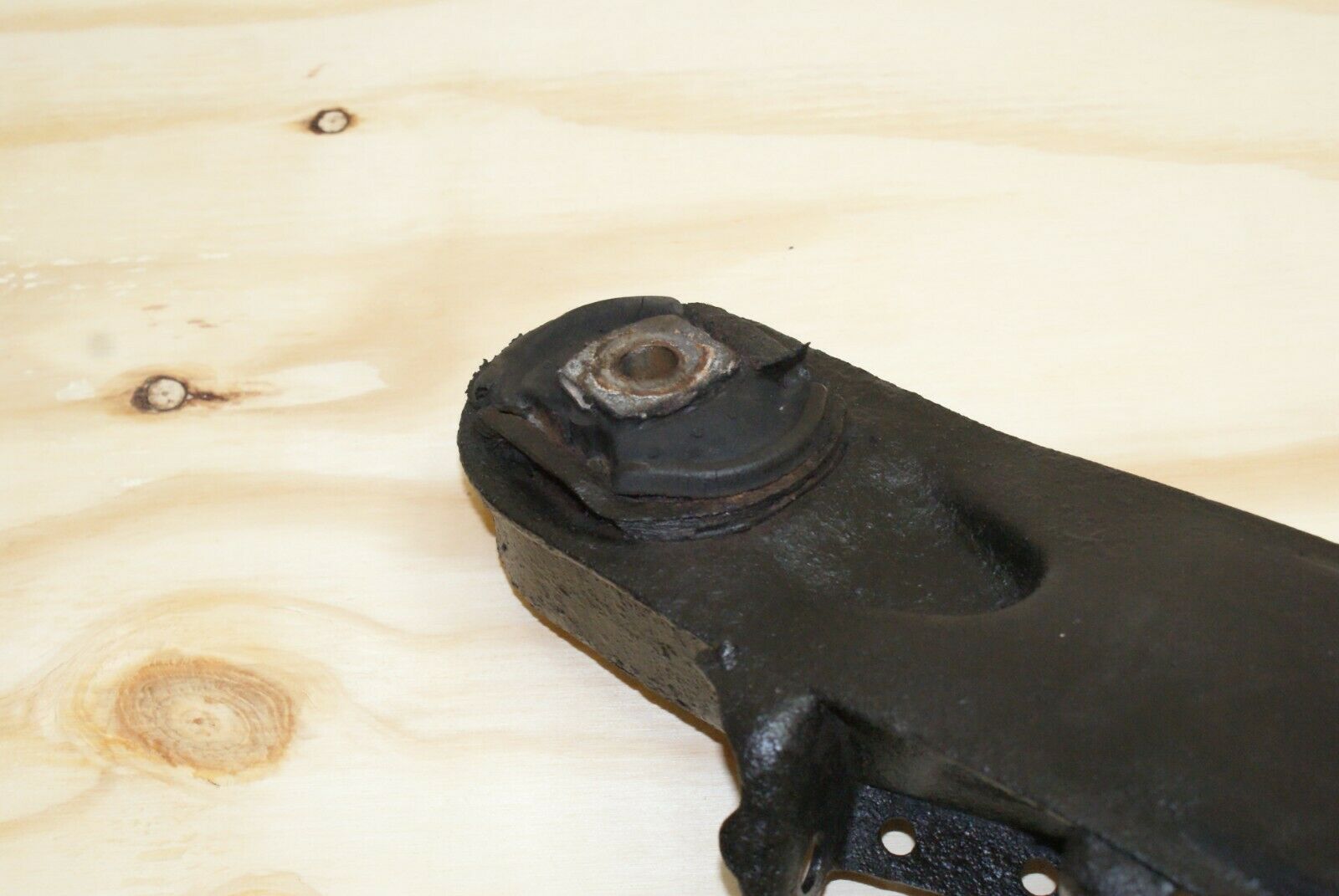 2484 Mercedes-Benz W123 280E Rear Subframe Axle Carrier Suspension