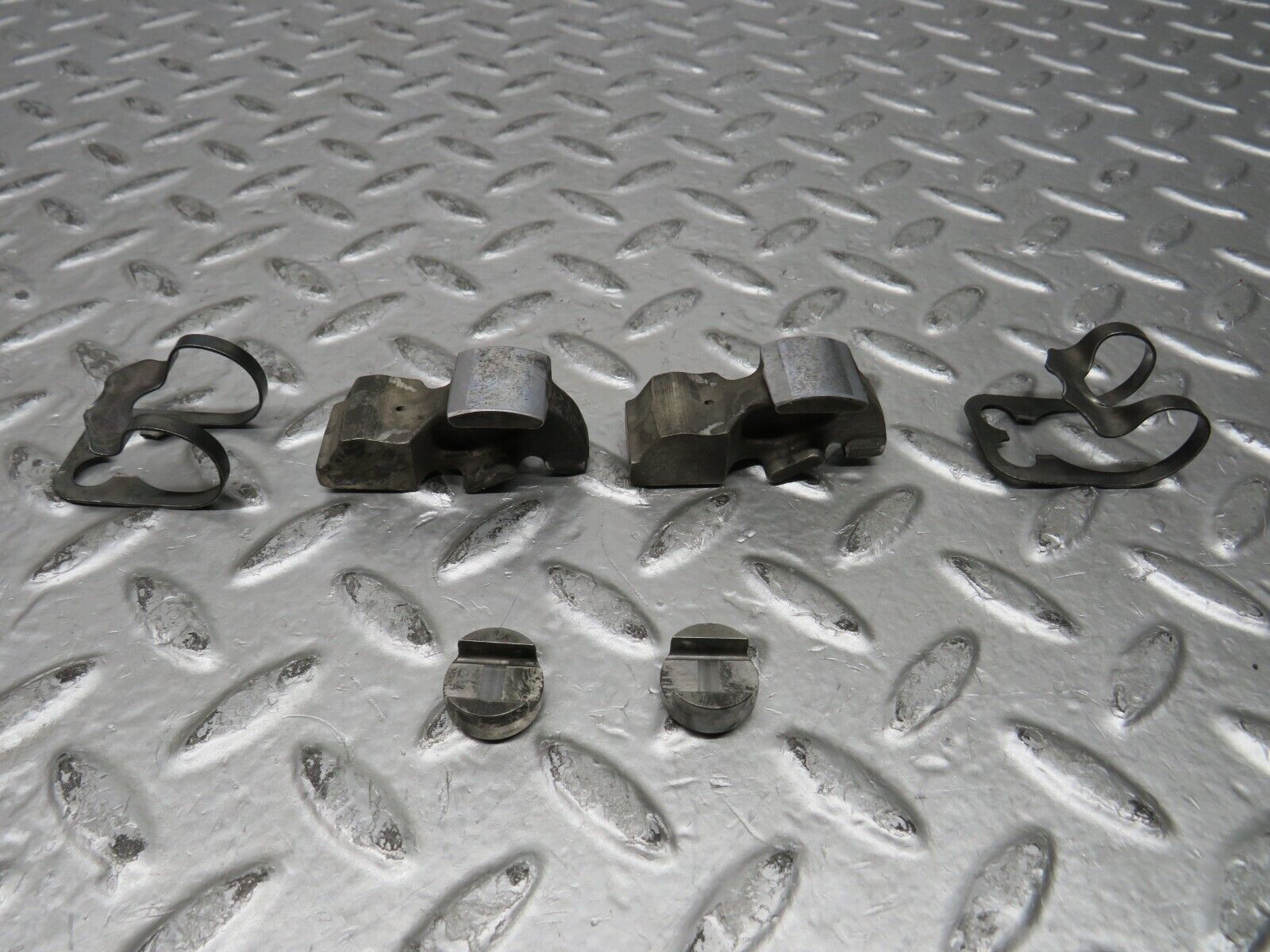 28187 Mercedes-Benz W123 280E Valve Rocker Arm With Tappet & Retaining Spring