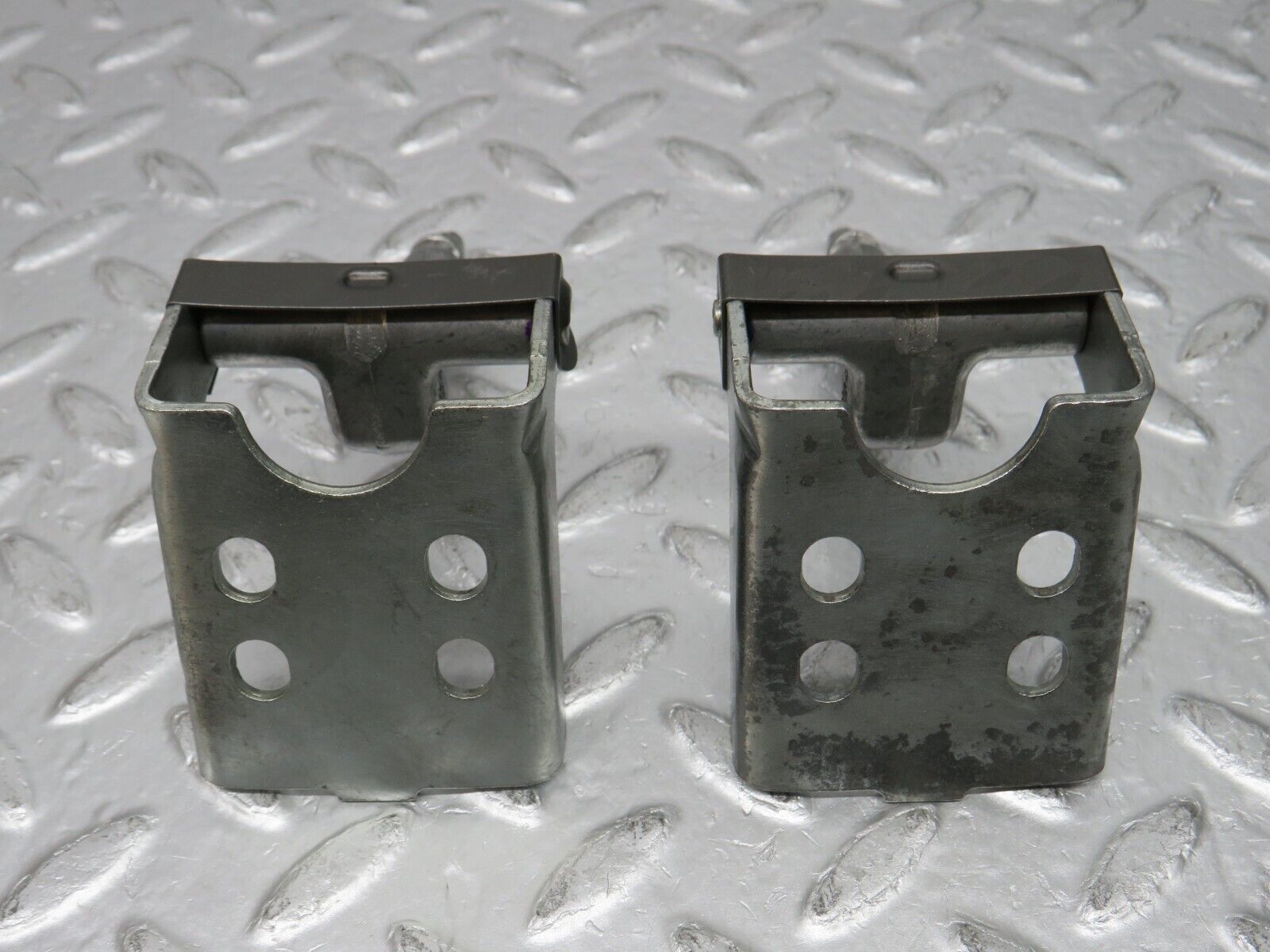 32555 Mercedes-Benz S124 300TE Wagon Rear Seat Hinge