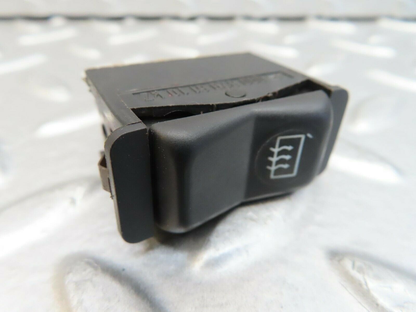 15489 Mercedes-Benz W123 230E Rear Windscreen Defroster Switch 0008206110
