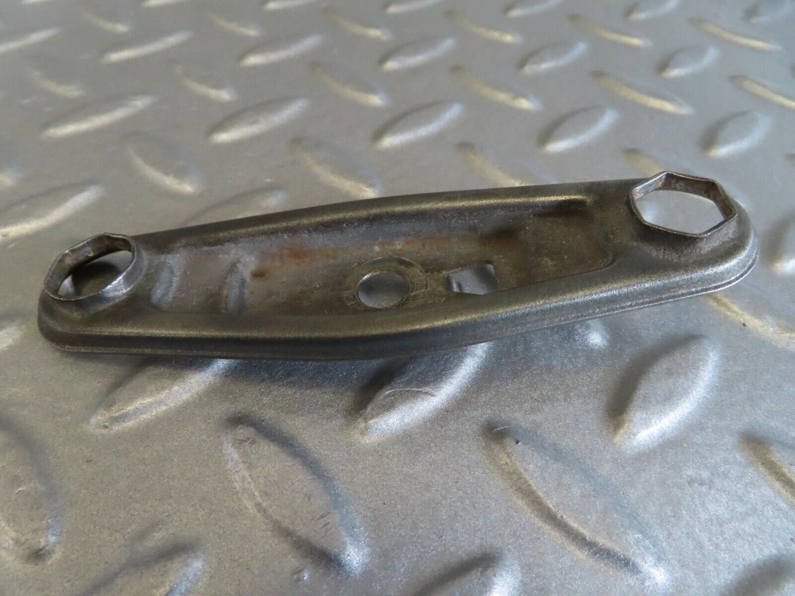 14037 Mercedes-Benz C107 280SLC Fuel Injector Bracket