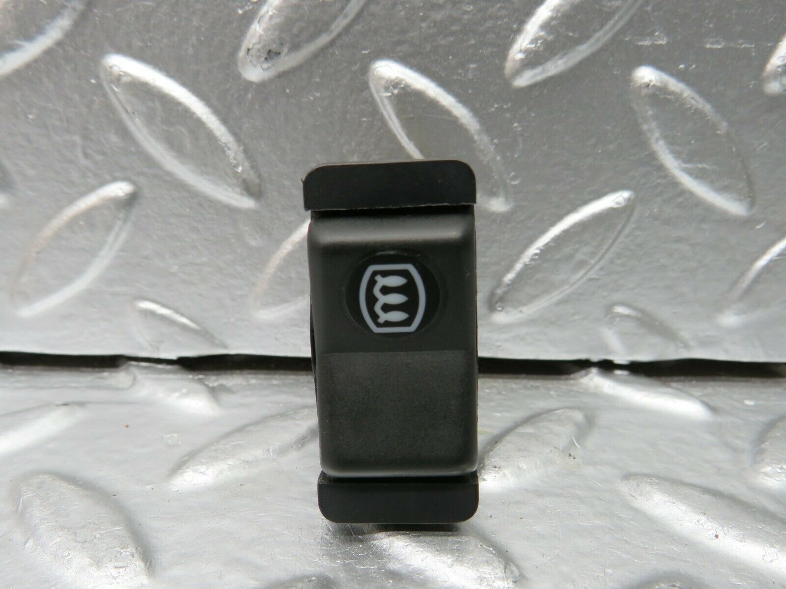 22779 Mercedes-Benz C107 450SLC Coupe Rear Heated Window Switch 0008206010