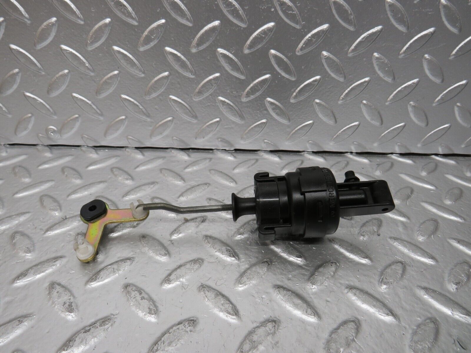 24963 Mercedes-Benz W140 S320 Left Door Lock Vacuum Actuator 400139