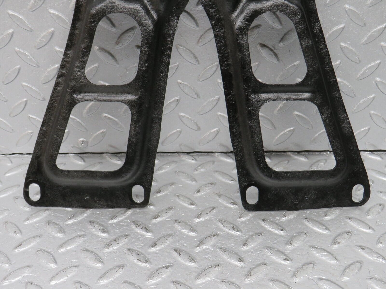 40543 Mercedes-Benz W123 300D Rear Suspension Axle Mounting Bracket