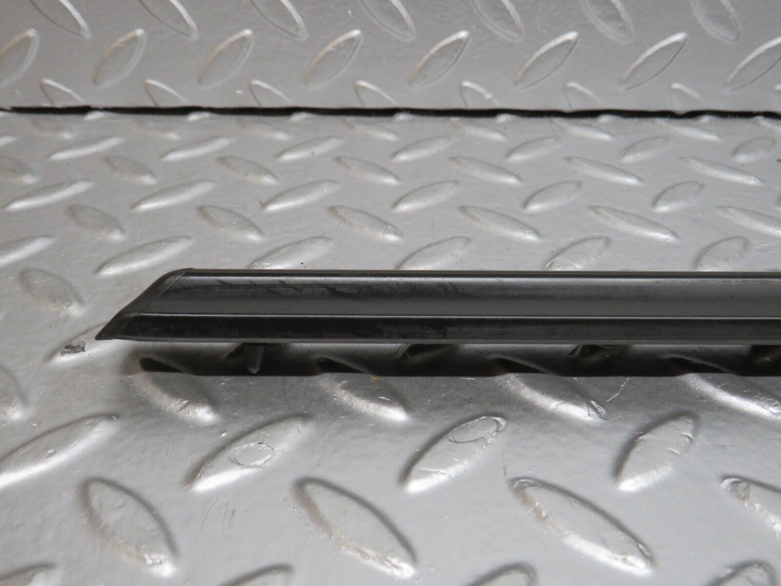 33630 Mercedes-Benz W123 Front Left Door Centre Moulding Trim