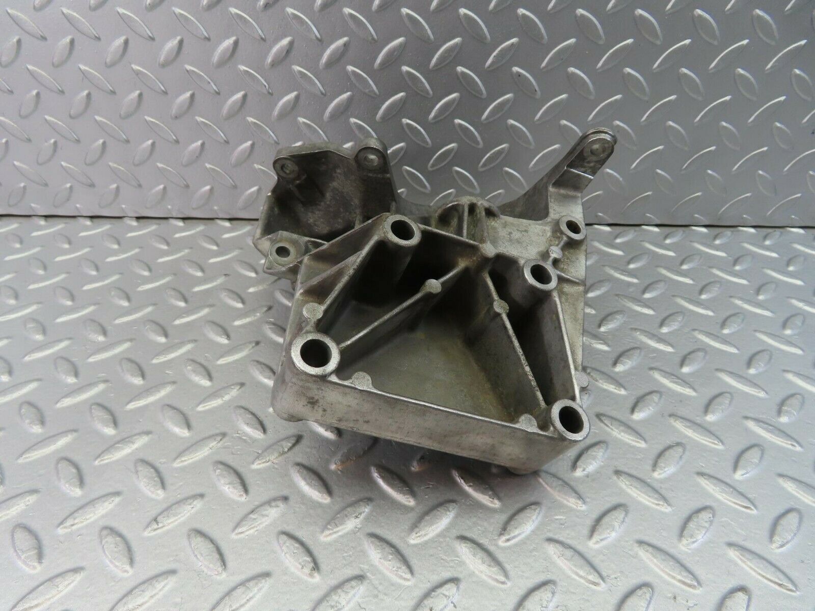 10554 Mercedes-Benz W201 190E Power Steering Pump Bracket