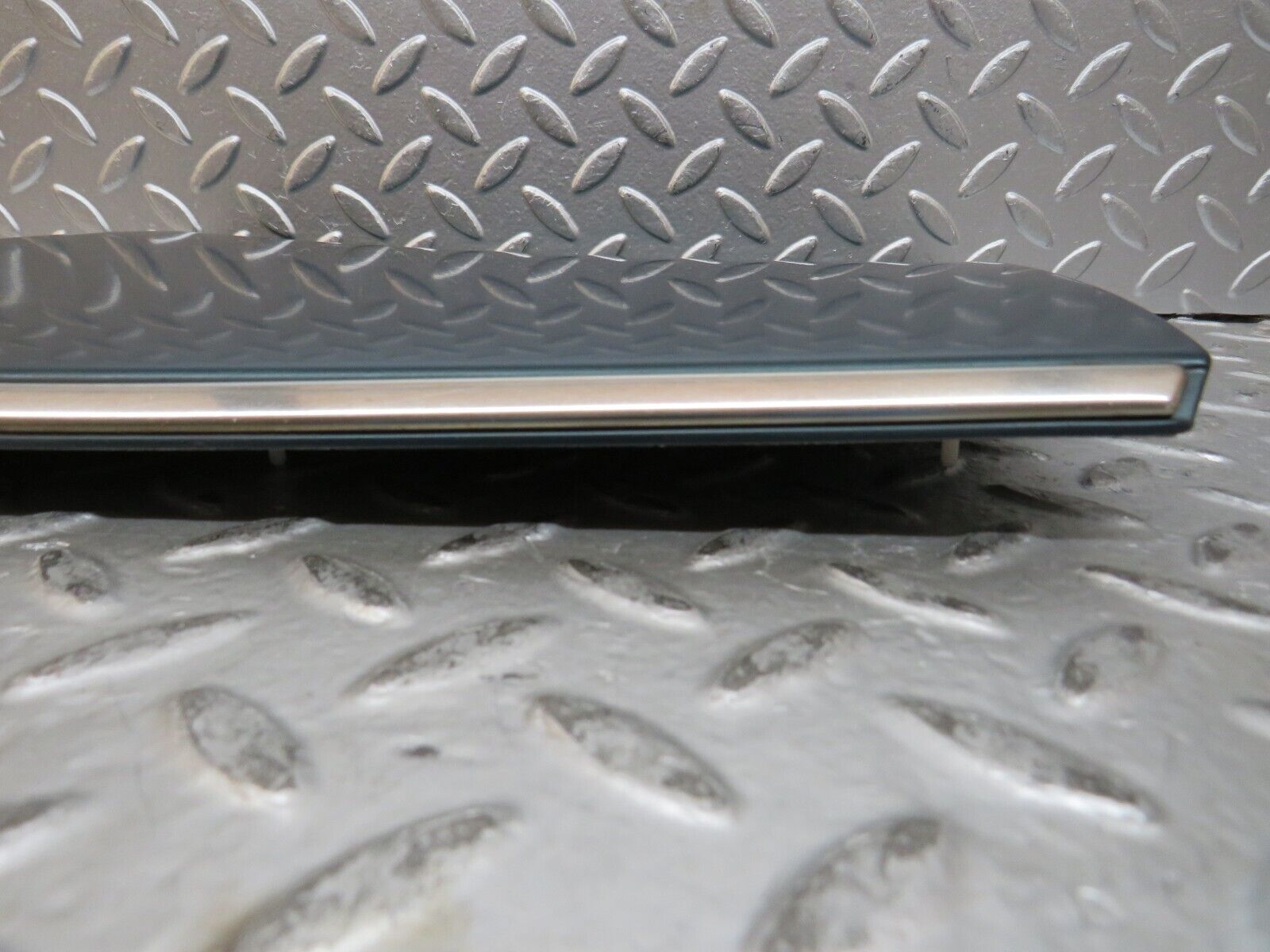 27657 Mercedes-Benz S124 300TE Front Right Fender Wing Moulding Trim 1246901440