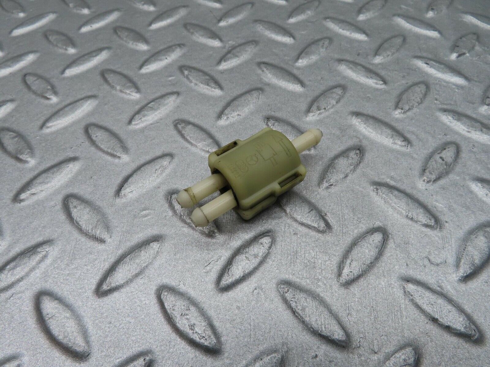 12050 Mercedes-Benz R129 300SL Coupe Windscreen Washer Fluid Distributor