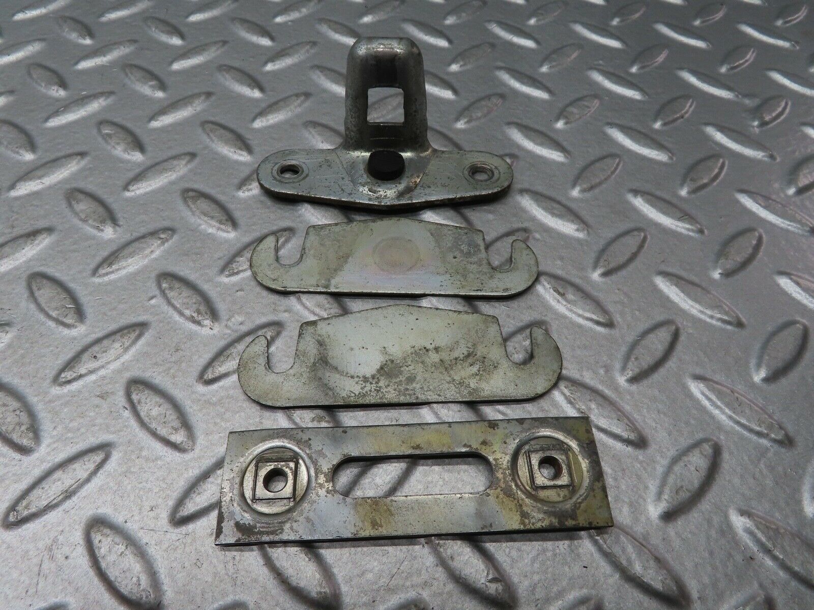 19208 Mercedes-Benz W123 300D Trunk Lock Latch 1237580150