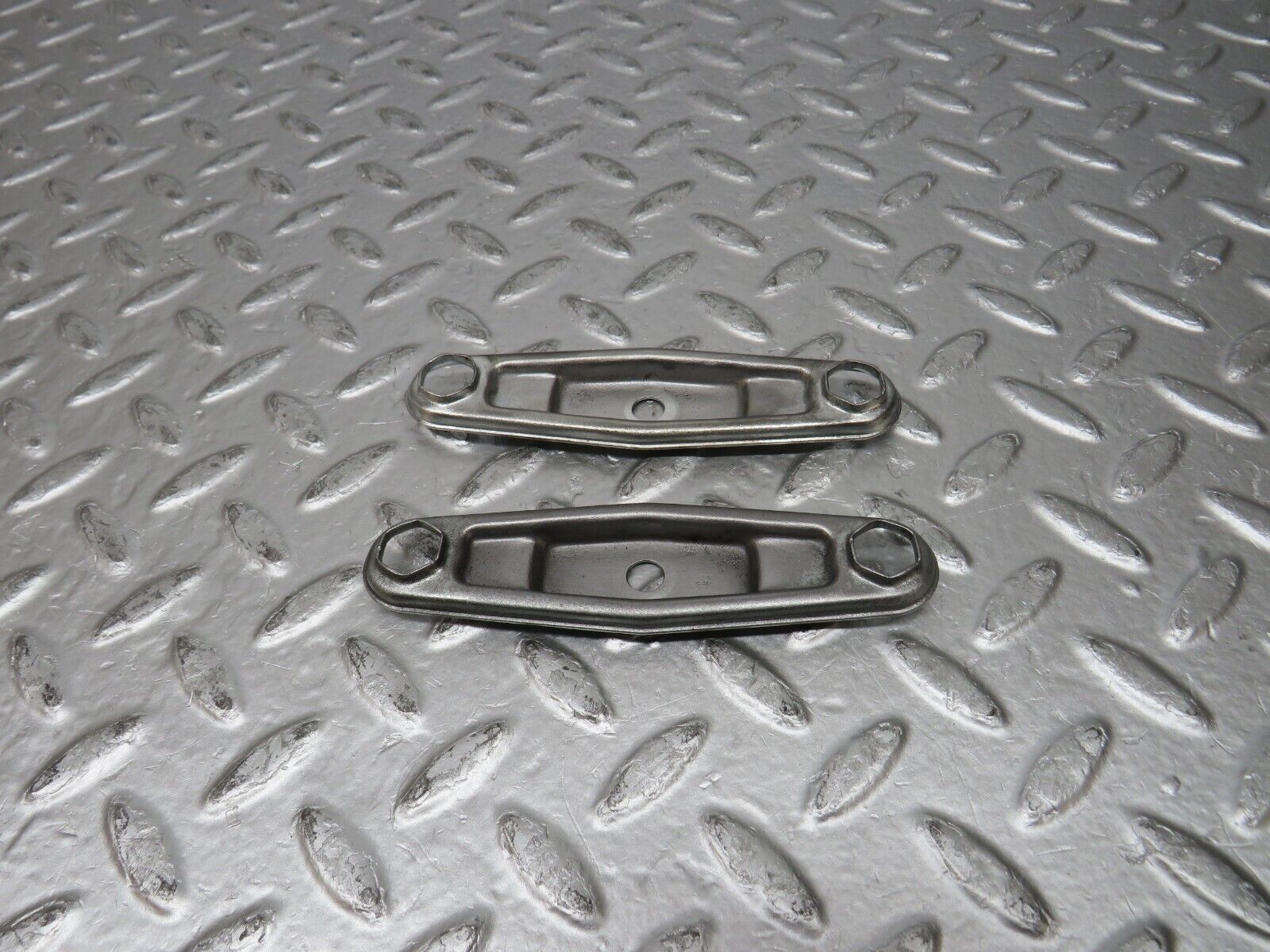 31778 Mercedes-Benz W201 190LE 1.8L Fuel Injector Bracket