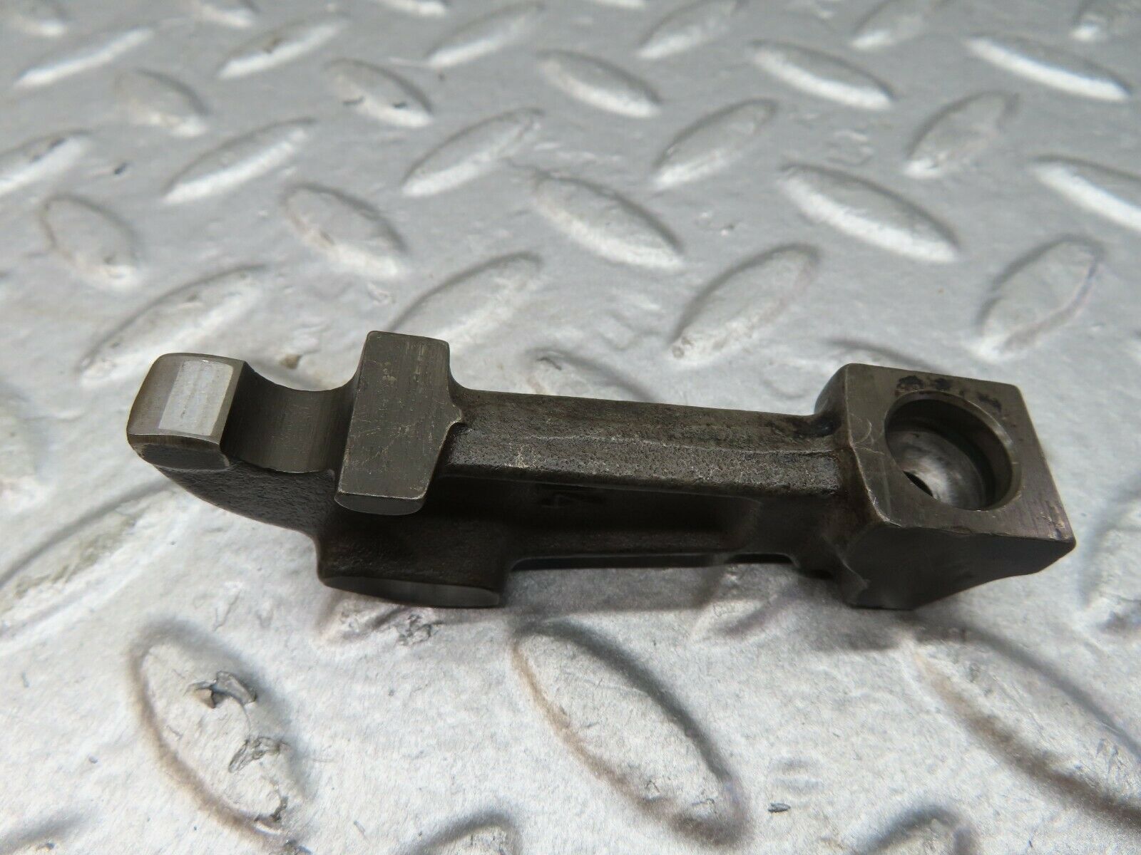 18067 Mercedes-Benz W123 200 Valve Rocker Arm With Retaining Spring