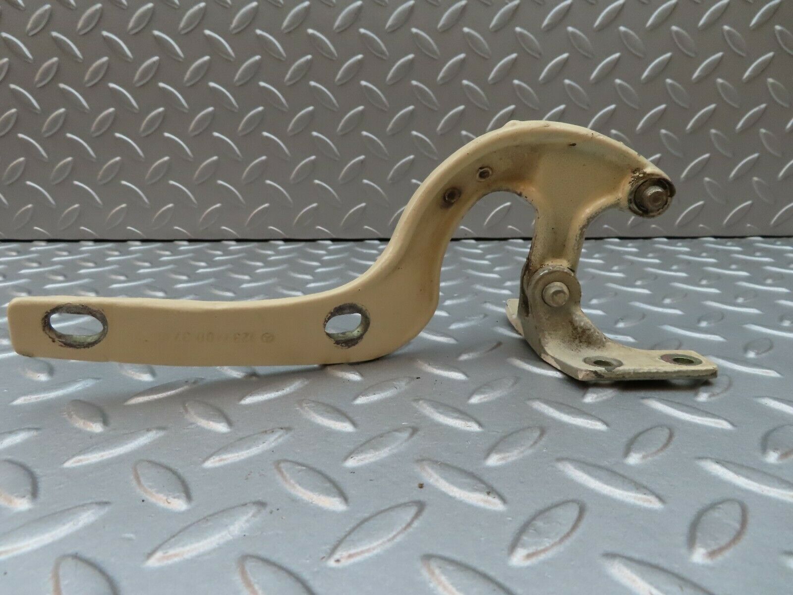 3786 Mercedes-Benz S123 200T Wagon Tailgate Hinge Left Side 1237400137