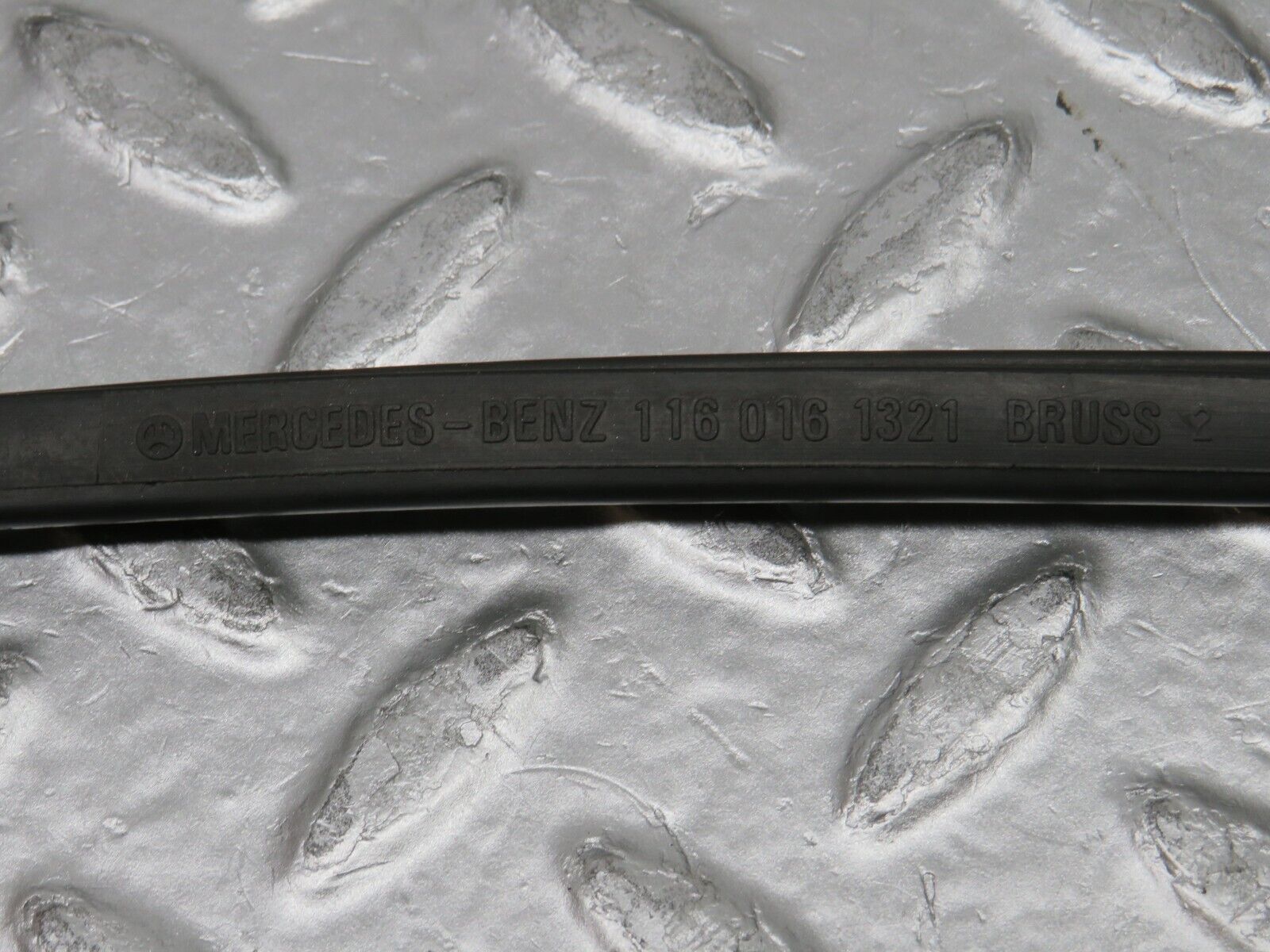 0109 Mercedes-Benz W116 350SE Valve Cover Gasket 1160161321