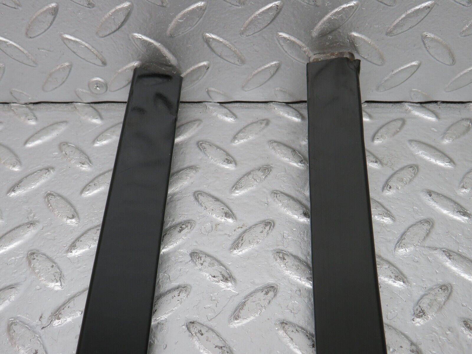 34531 Mercedes-Benz C126 380SEC Coupe Seat Belt Runner Pair