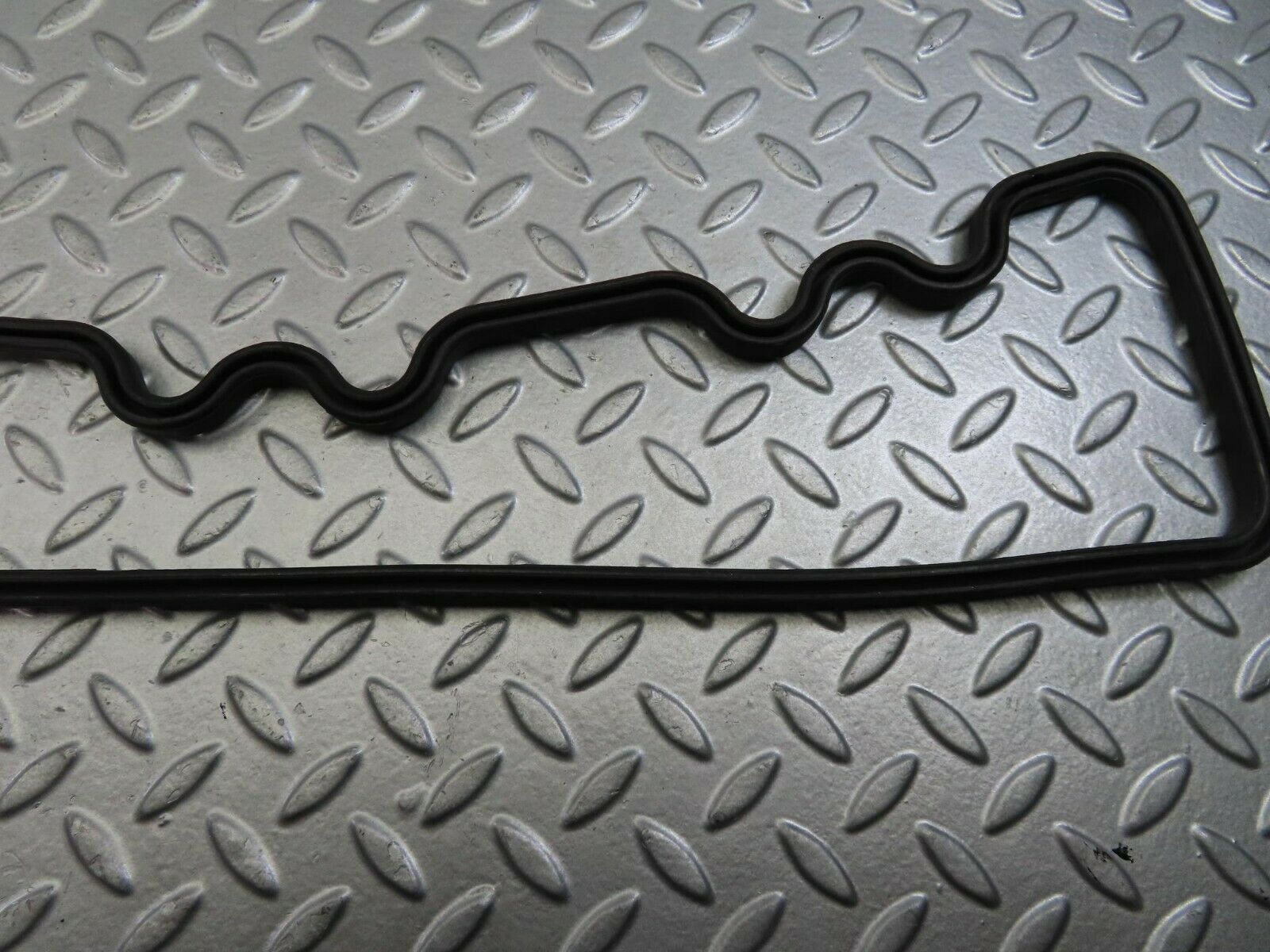 9042 Mercedes-Benz W108 Valve Cover Gasket Seal 1300160221