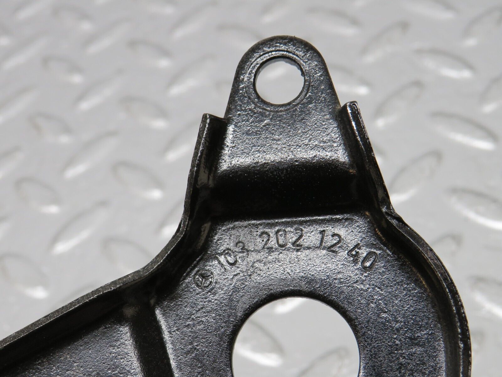 34098 Mercedes-Benz W124 260E Belt Tensioner Bracket Holder 1032021240