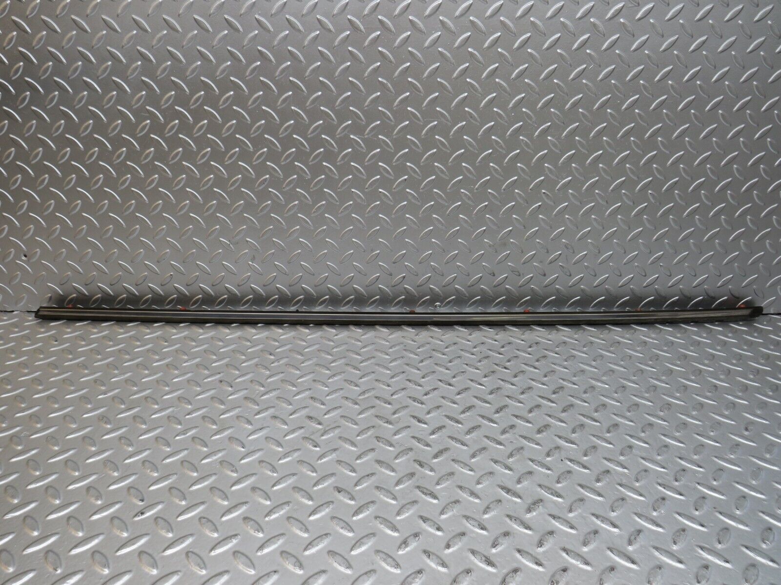 28233 Mercedes-Benz S123 240D Wagon Front Right Fender Wing Centre Moulding Trim