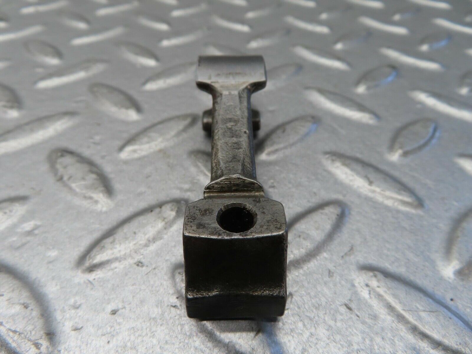 13373 Mercedes-Benz W111 230S Valve Rocker Arm With Retaining Spring