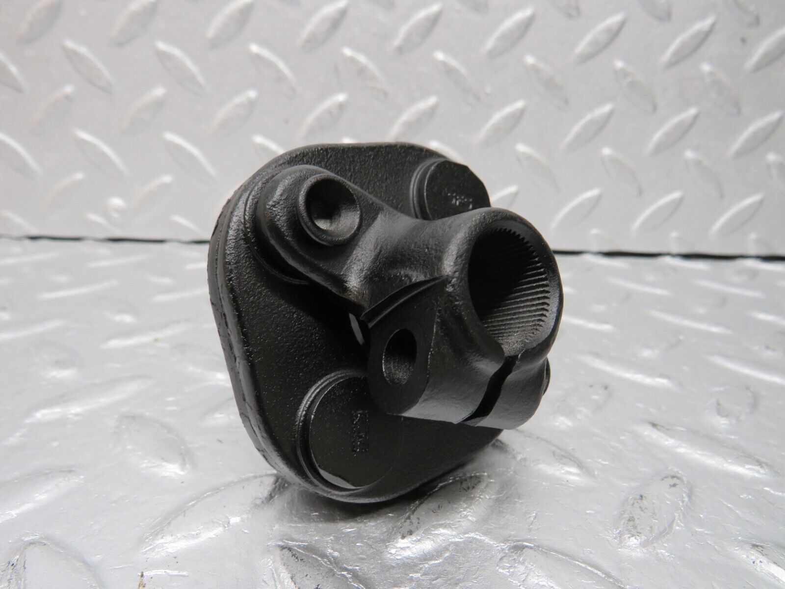 38065 Mercedes-Benz A124 320E Cabriolet Steering Column Lower Shaft 1264620146