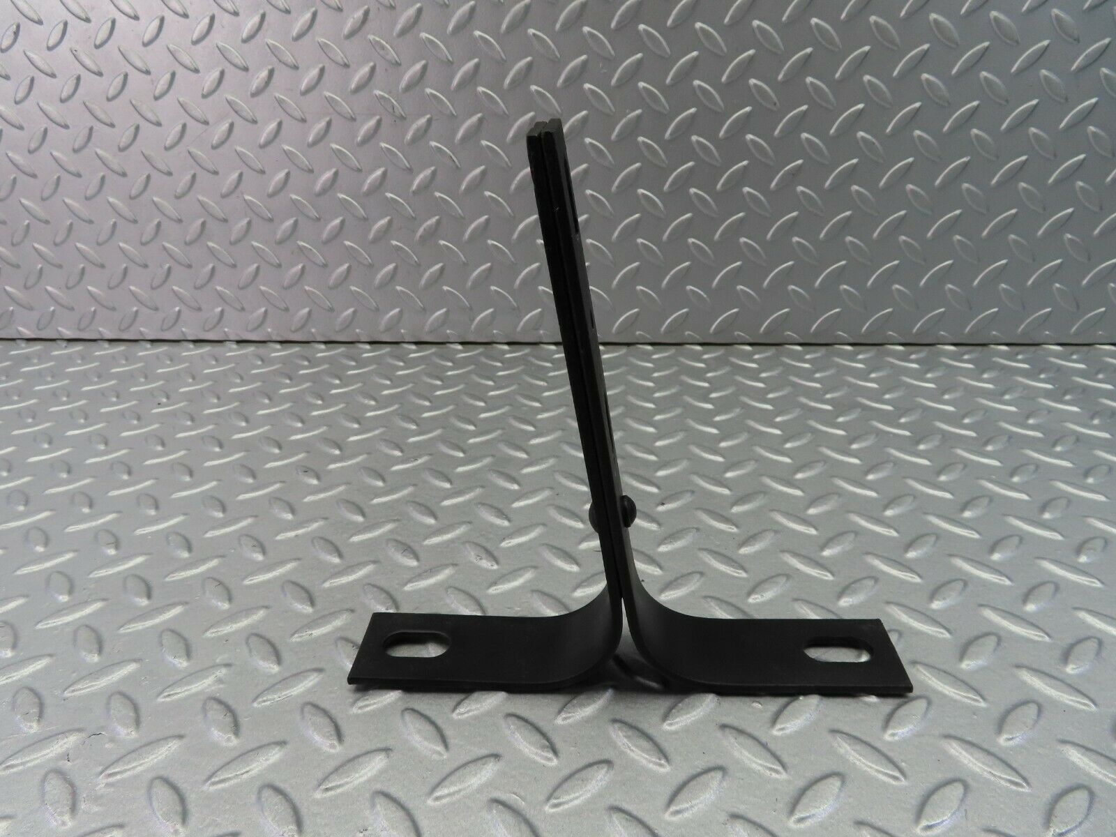 7835 Mercedes-Benz W115 220D Front Bumper Bracket Right Side