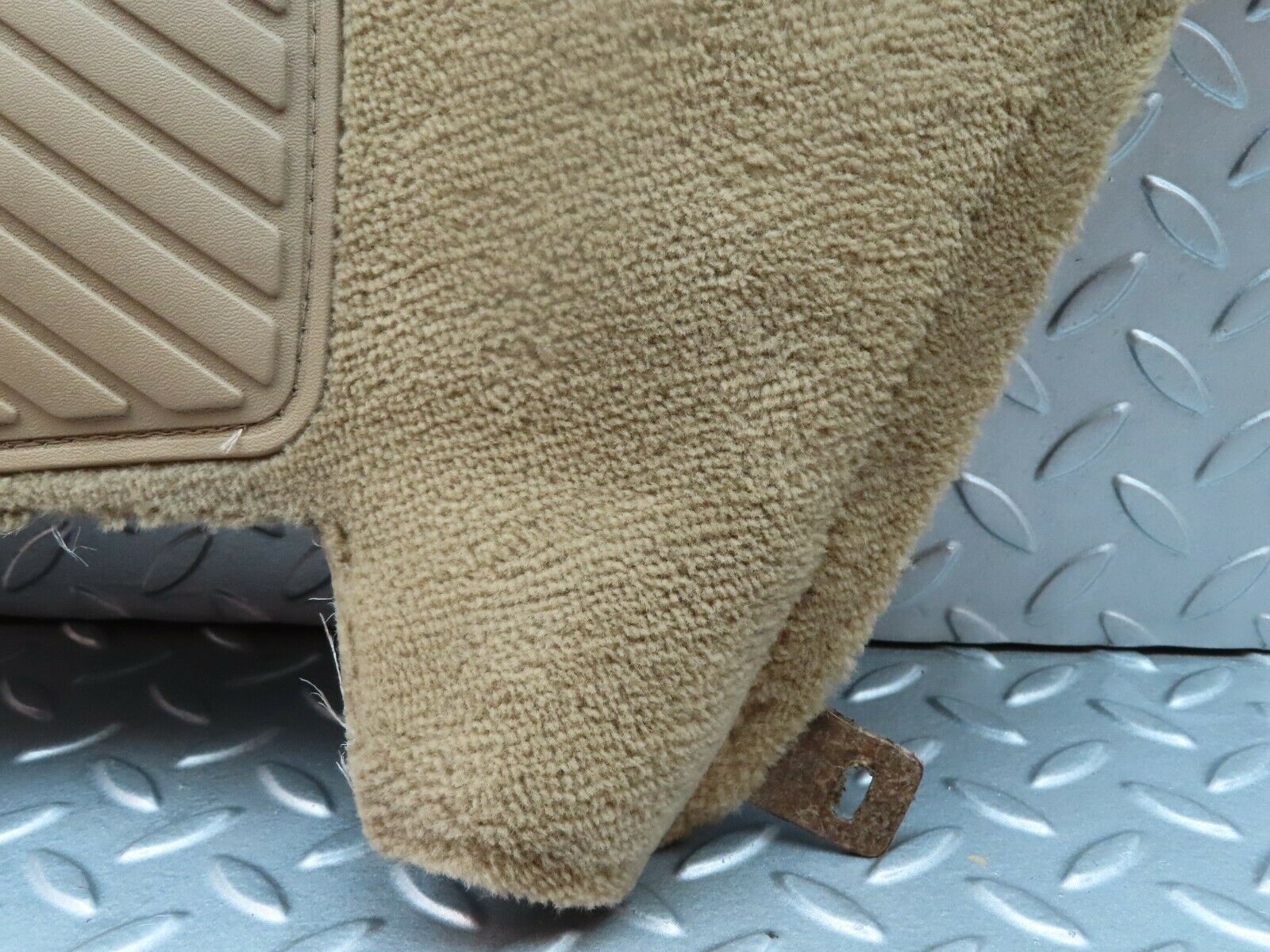 5428 Mercedes-Benz W124 230E Centre Console Carpet Right Side Beige