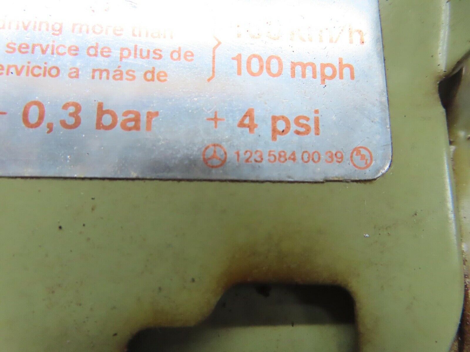 13527 Mercedes-Benz W123 200 Fuel Tank Flap Cap 1235840039