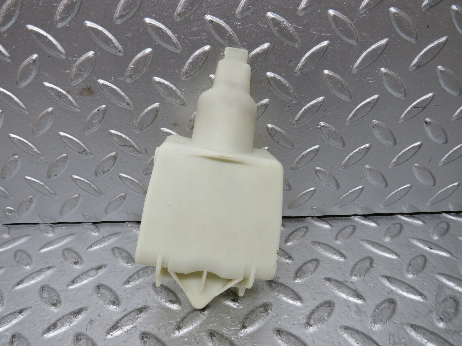 27500 Mercedes-Benz S124 300TE Rear Door Lock Vacuum Actuator Cover 1248050590