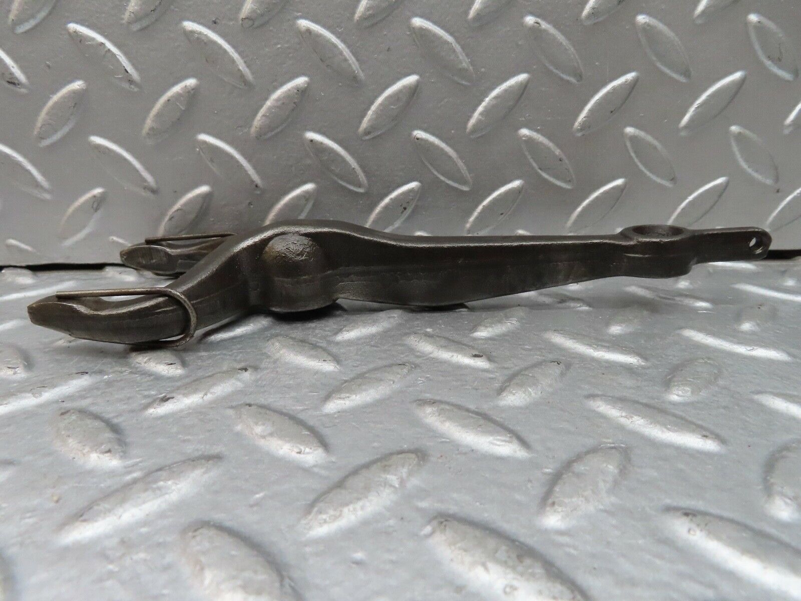 18534 Mercedes-Benz W111 Clutch Release Fork & Bearing Guide Sleeve 1112611418