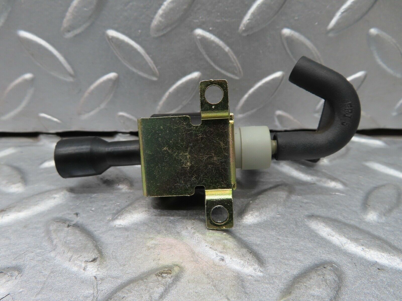 17241 Mercedes-Benz R129 300SL Coupe Vacuum Valve Solenoid 1170780981