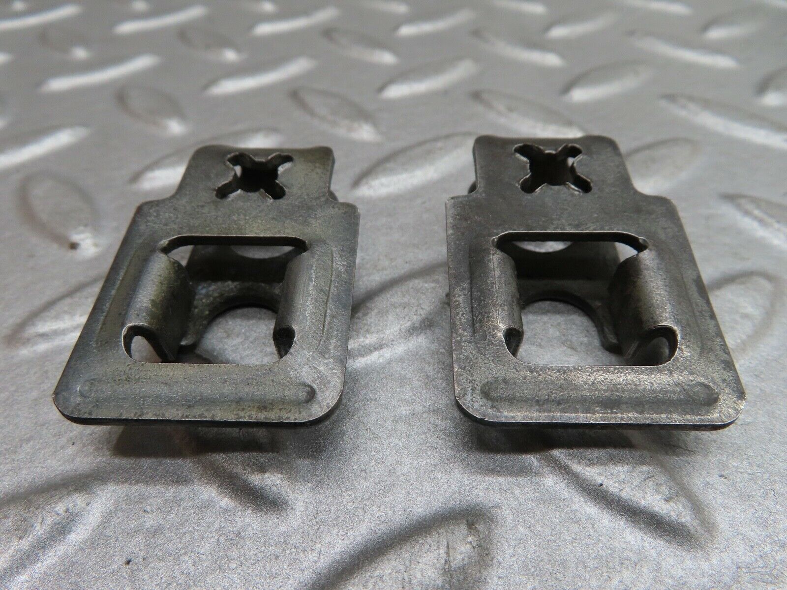 17507 Mercedes-Benz R129 300SL Coupe Fuel Injector Bracket Holder